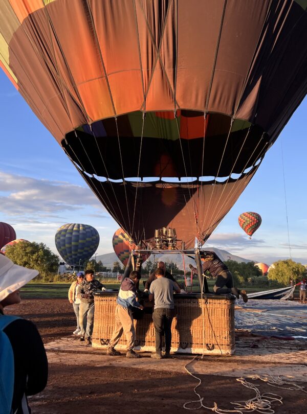 Archaeological zone, piramyds, Teotihuacan, ballon flight, adventure. private tour, epic journey
